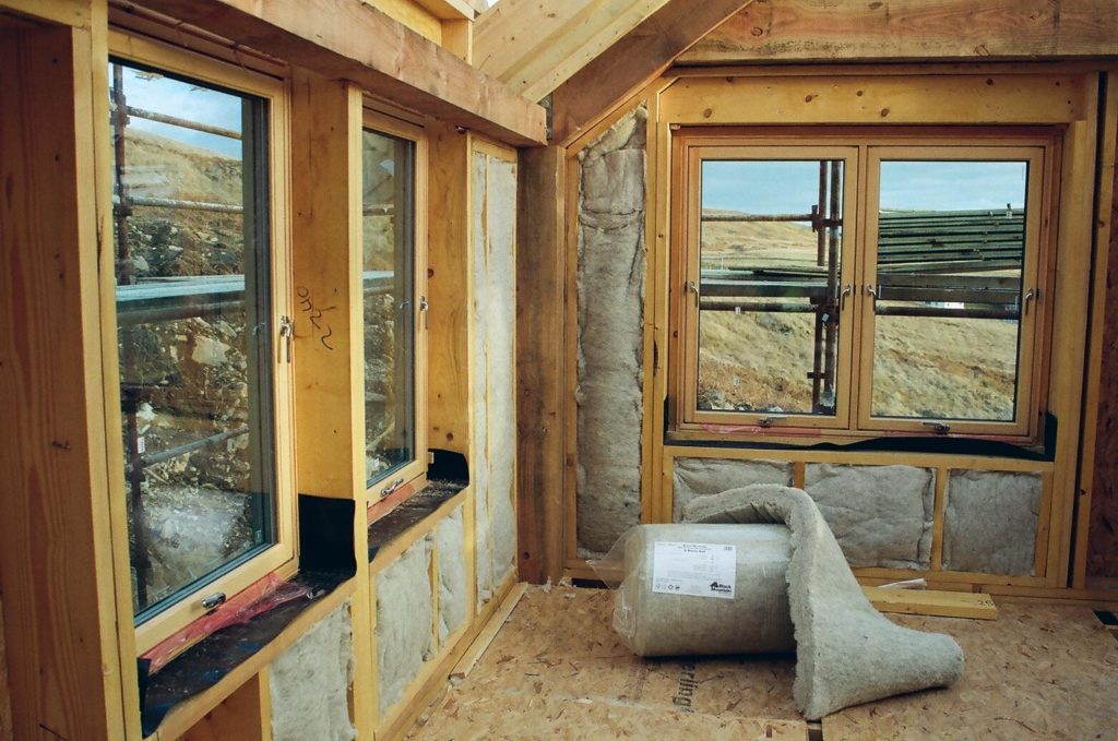 lã de isolamento 1024x679 - A solução construtiva para sua casa de madeira